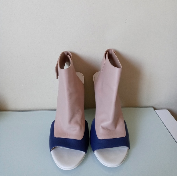 VINCE AGATHA PEEP-TOE BOOTIE - Picture 2 of 8